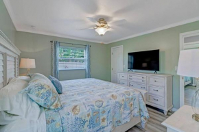 New Listing! 2 Minutes to Vanderbilt Beach!